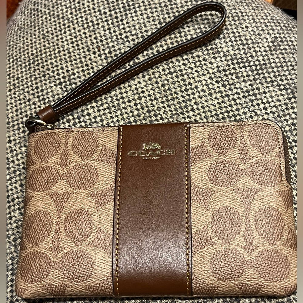 Genuine Coach 2-Tone Brown Leather Wristlet with Gold Logo